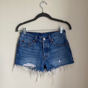 LIKE NEW Levi’s Jean Shorts